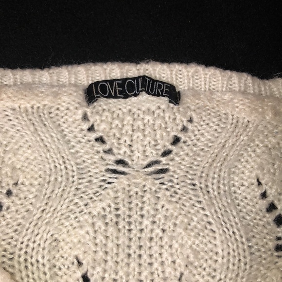 Oversized Sweater - Picture 3 of 9